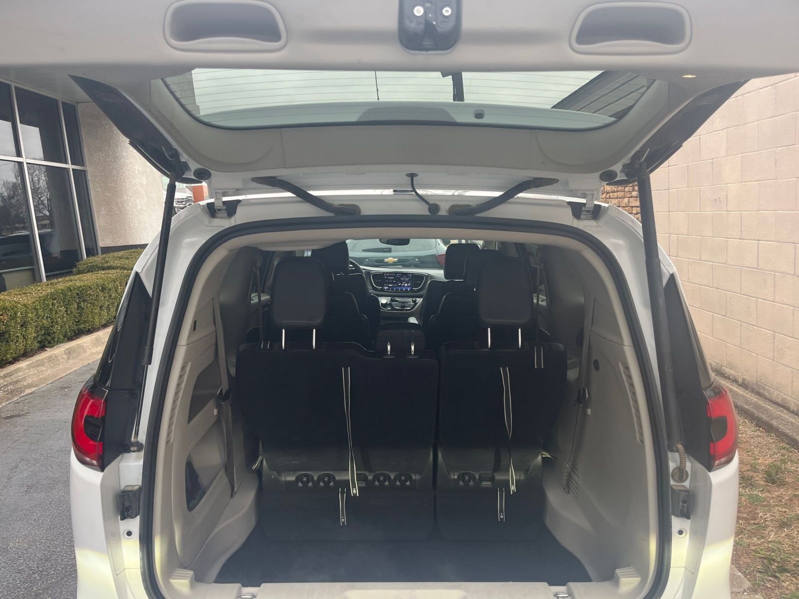 Thumbnail: 2023 Chrysler Pacifica - 31