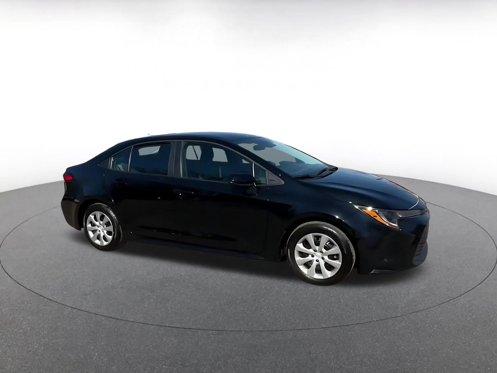 Thumbnail: 2025 Toyota Corolla - 2