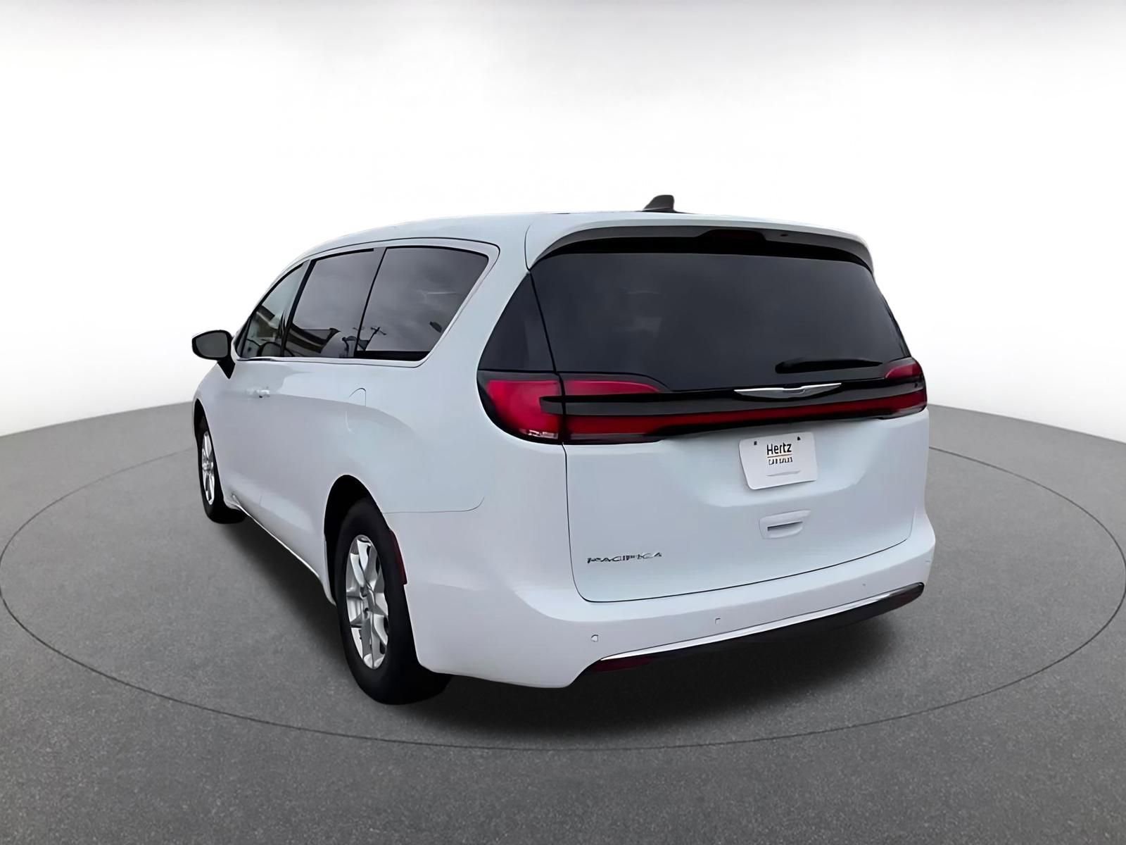 Thumbnail: 2023 Chrysler Pacifica - 11
