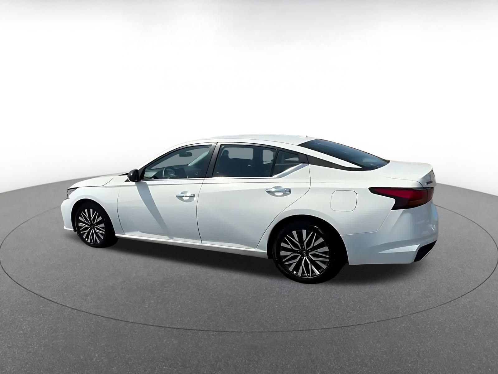 Thumbnail: 2025 Nissan Altima - 9