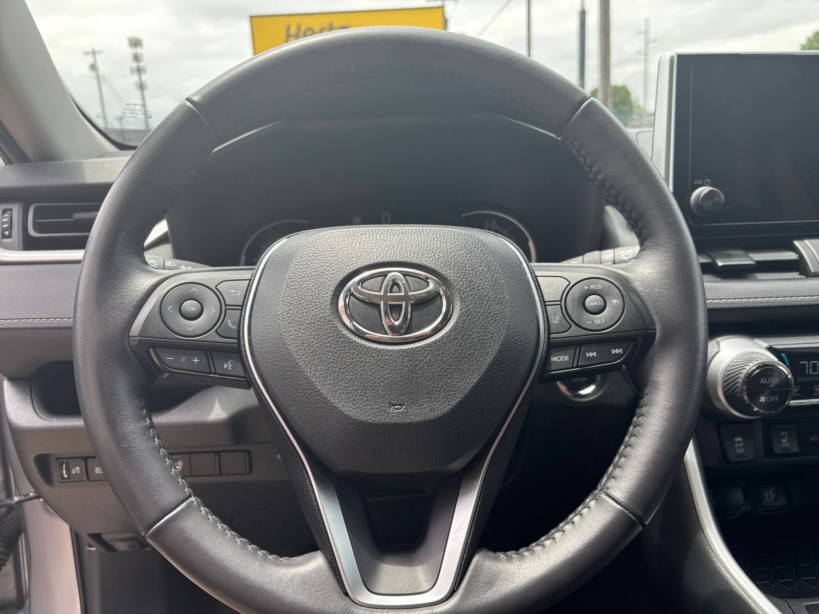 Thumbnail: 2025 Toyota RAV4 - 28