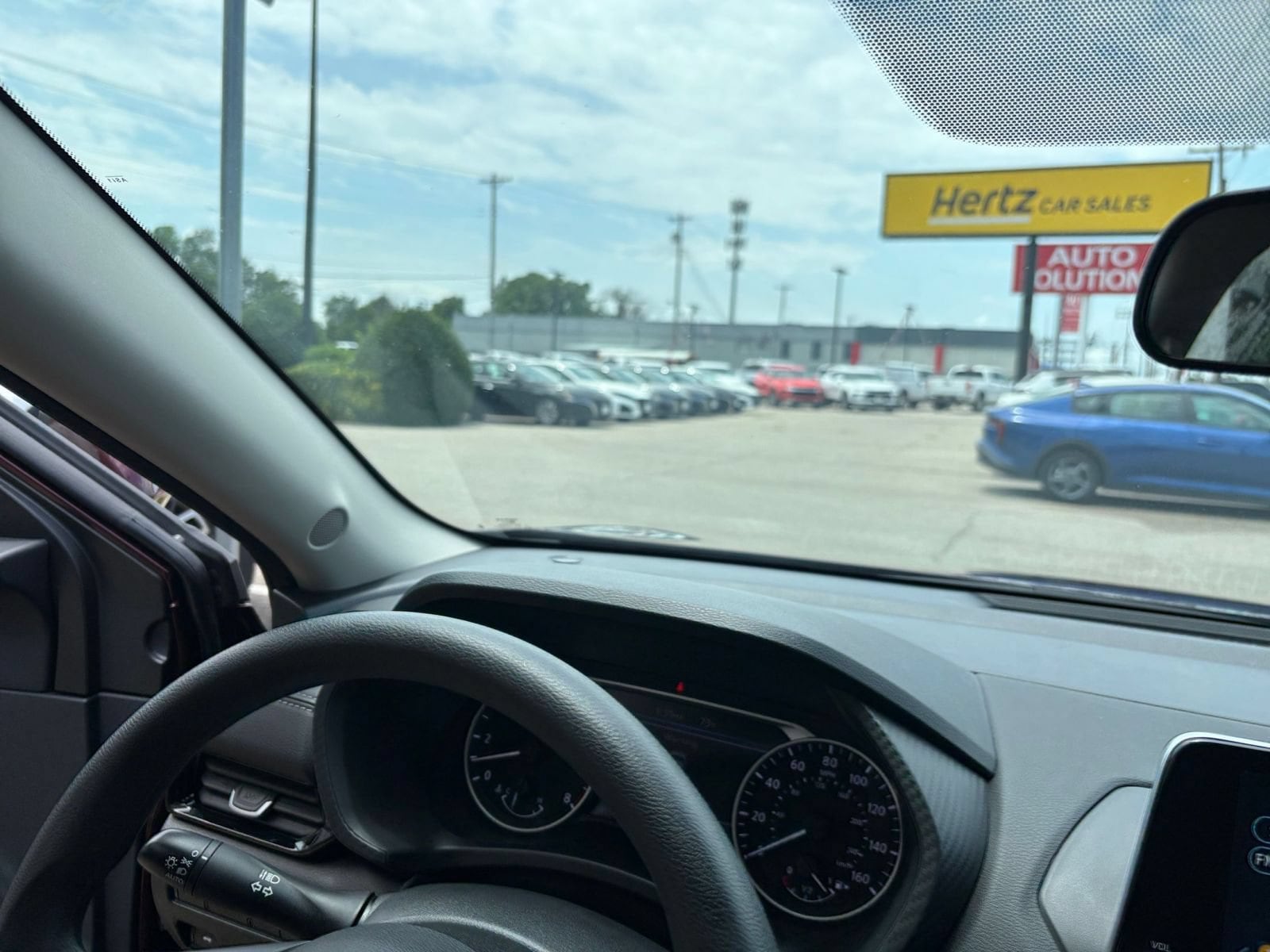 Thumbnail: 2025 Nissan Sentra - 32