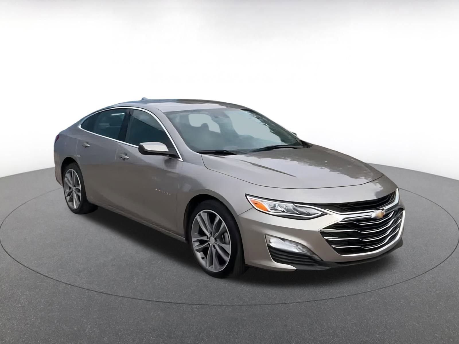 Thumbnail: 2024 Chevrolet Malibu - 3