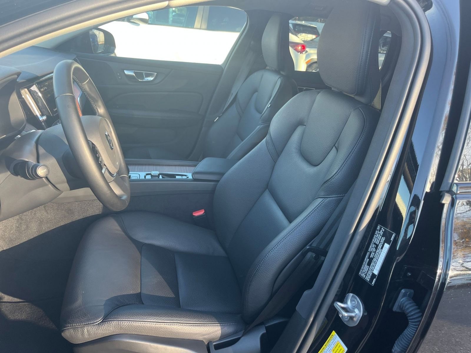 Thumbnail: 2025 Volvo S60 - 27