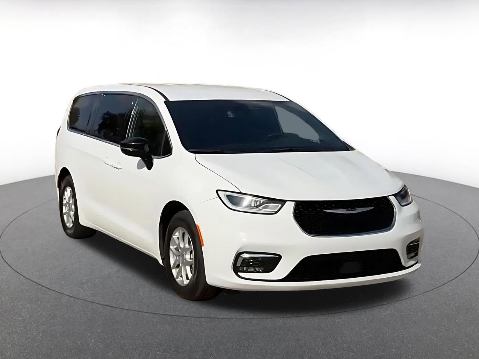 Thumbnail: 2025 Chrysler Pacifica - 3