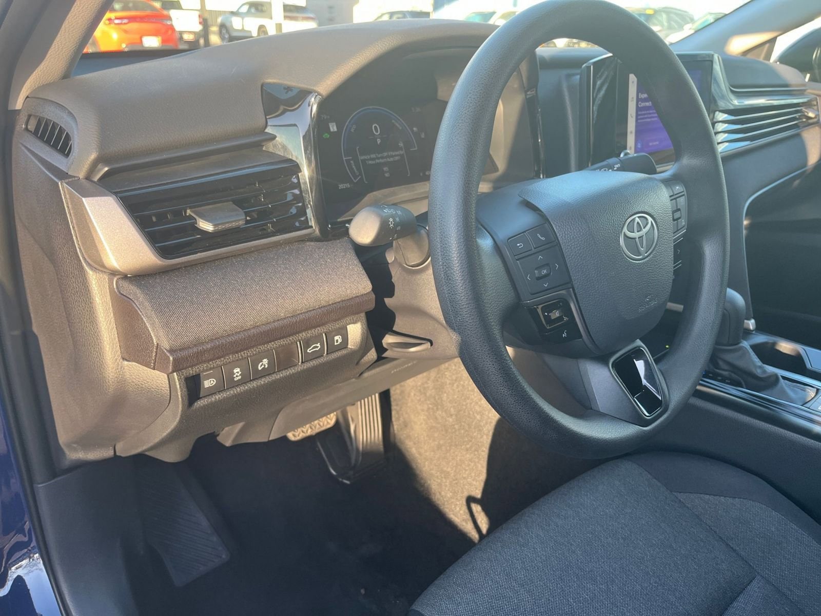 Thumbnail: 2025 Toyota Camry - 33