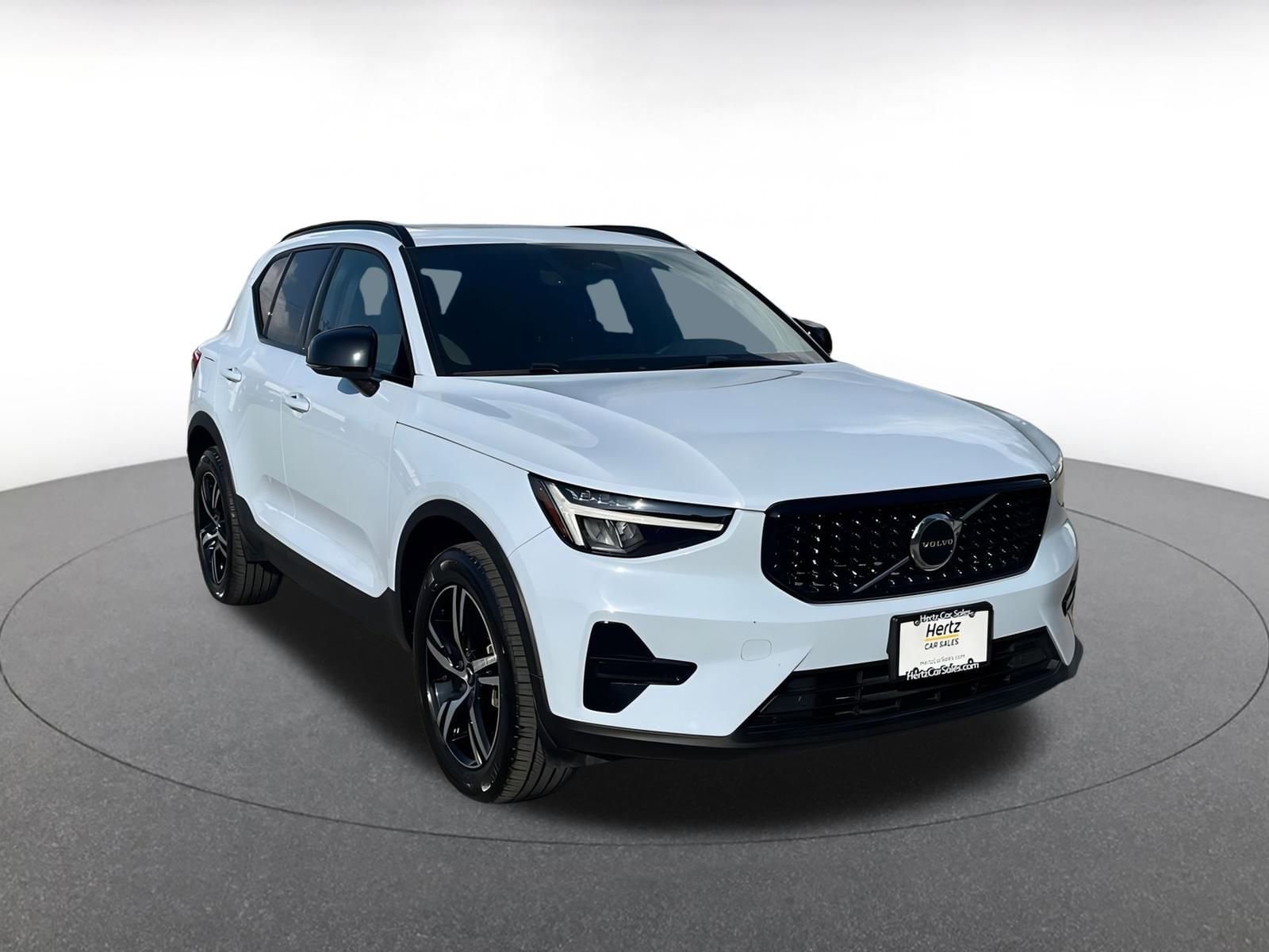 Thumbnail: 2024 Volvo XC40 - 1
