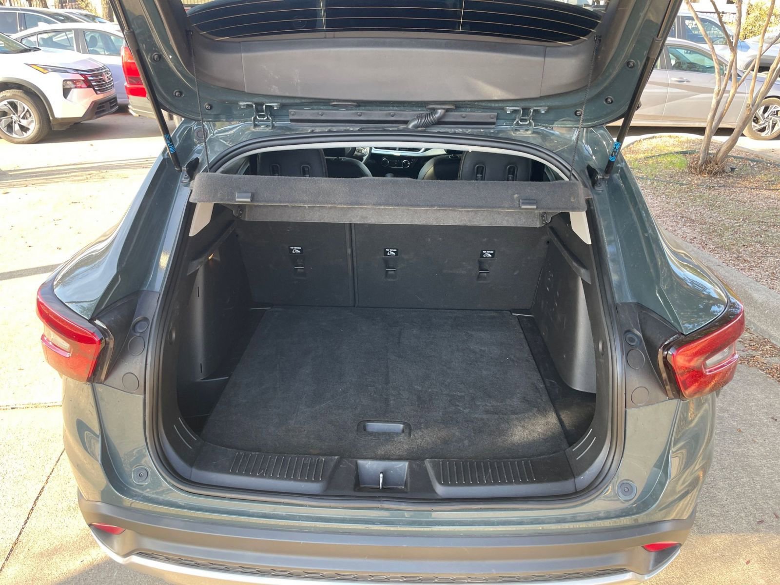 Thumbnail: 2025 Chevrolet Trax - 32