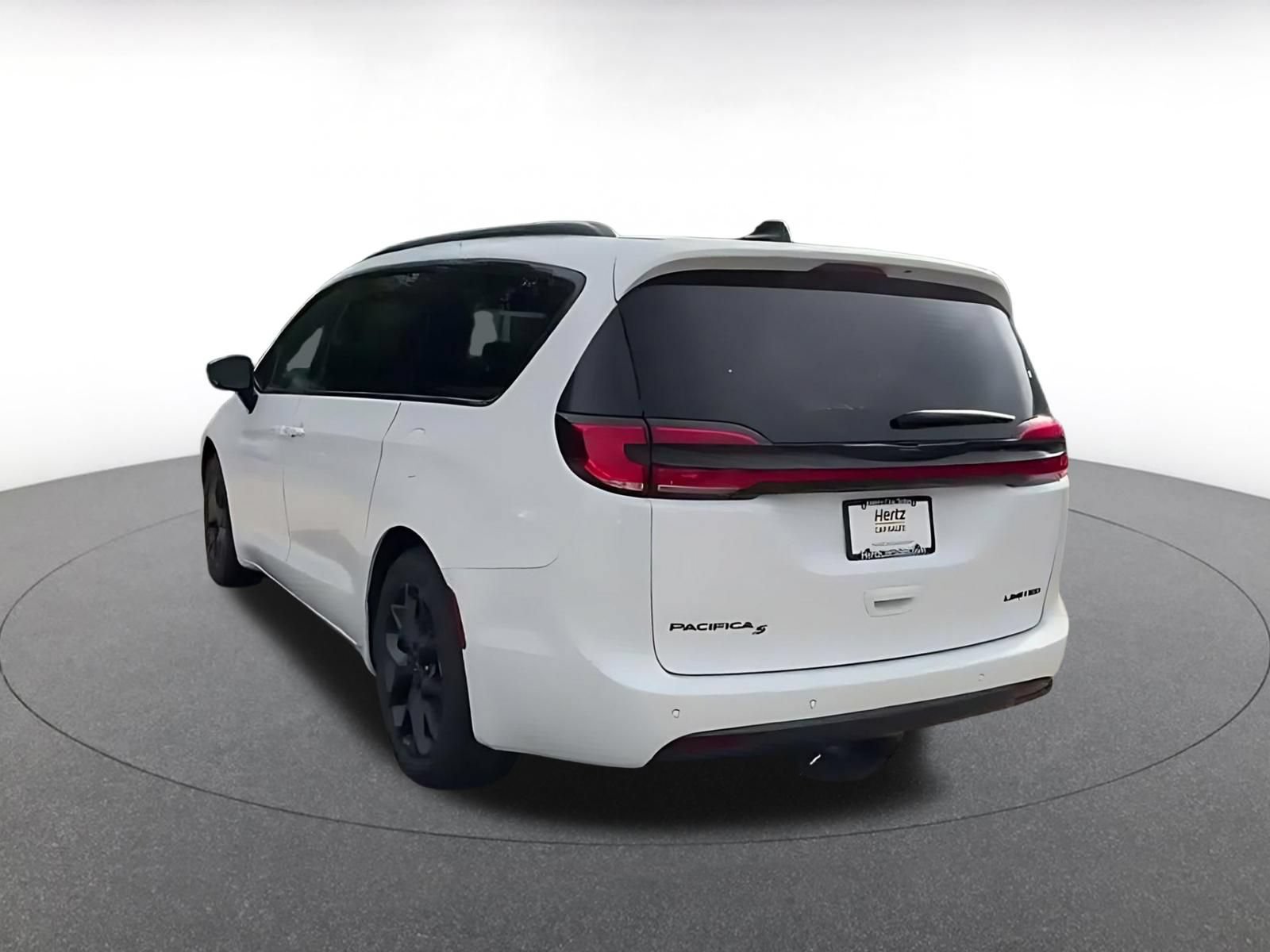 Thumbnail: 2025 Chrysler Pacifica - 10