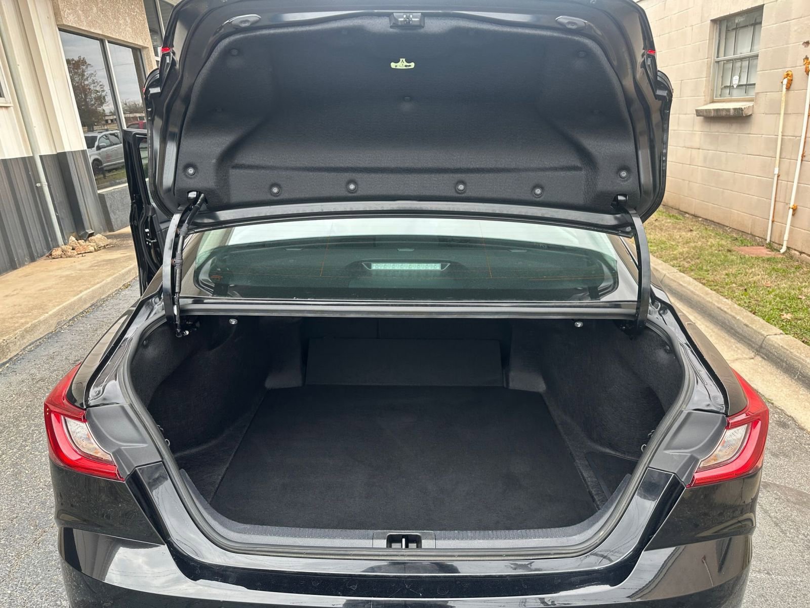 Thumbnail: 2025 Toyota Camry - 30