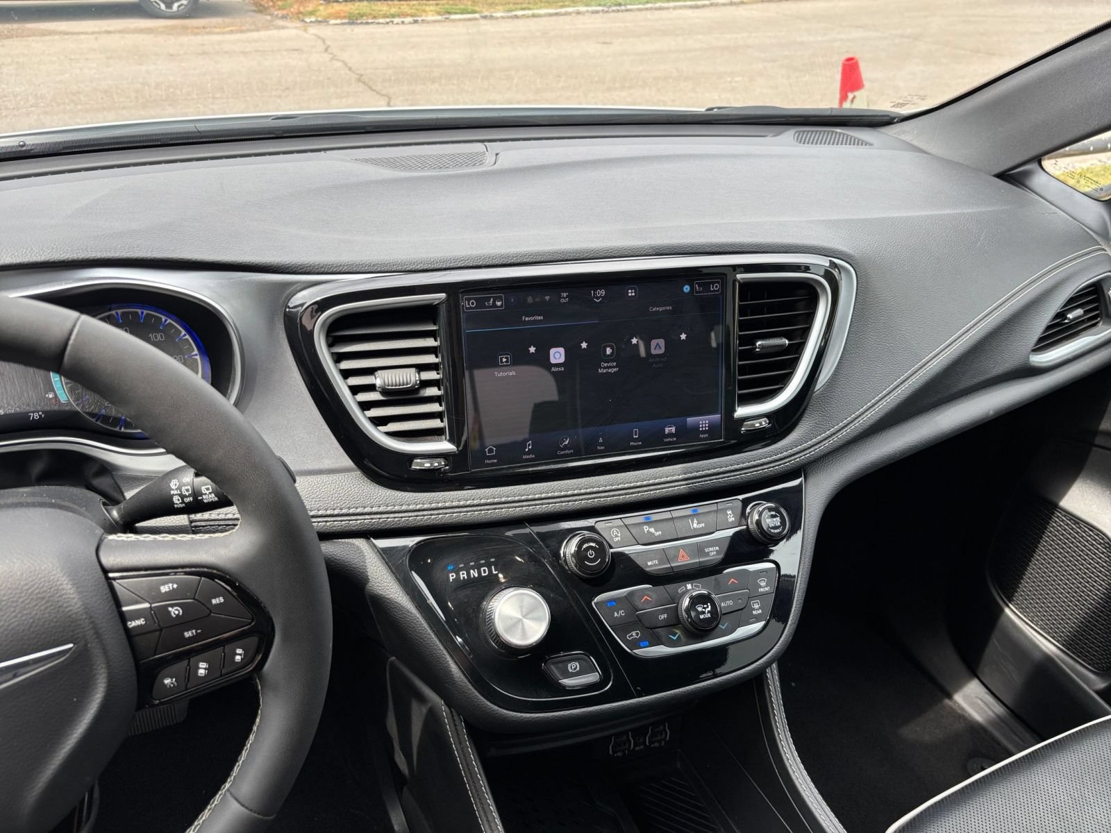 Thumbnail: 2025 Chrysler Pacifica - 14