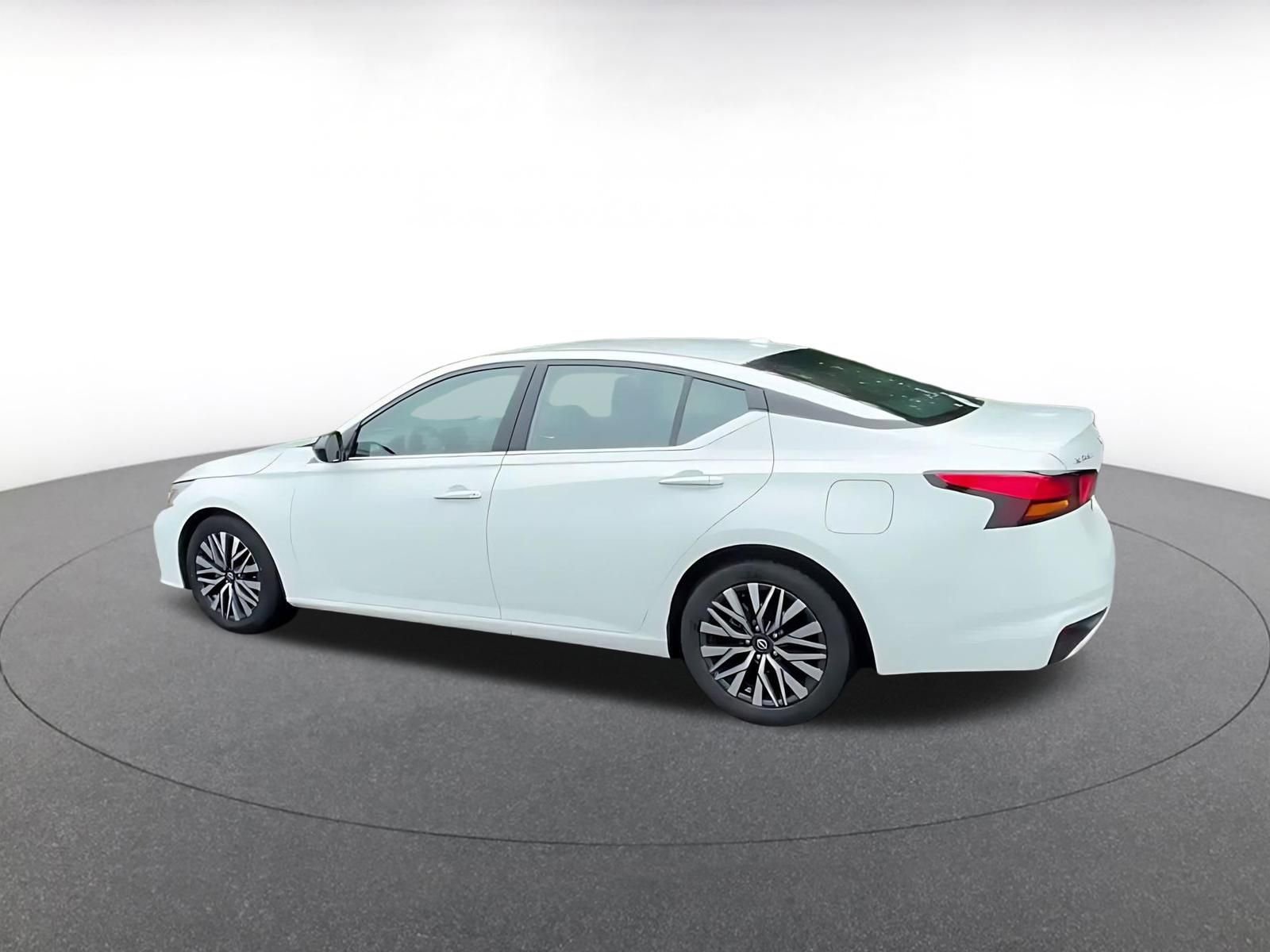Thumbnail: 2025 Nissan Altima - 10
