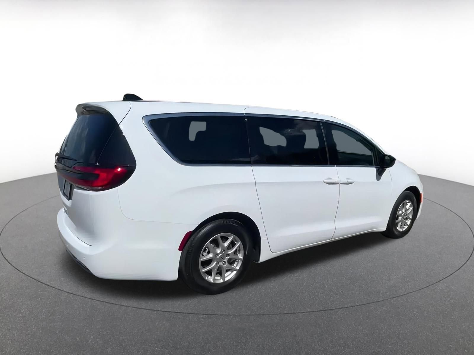 Thumbnail: 2024 Chrysler Pacifica - 15