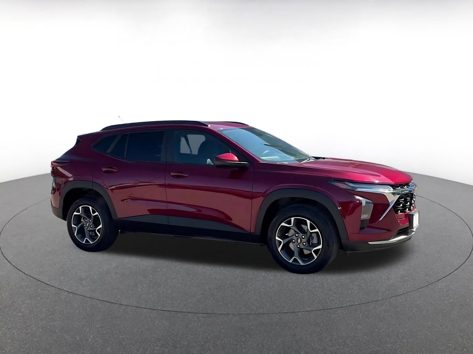 Thumbnail: 2025 Chevrolet Trax - 2