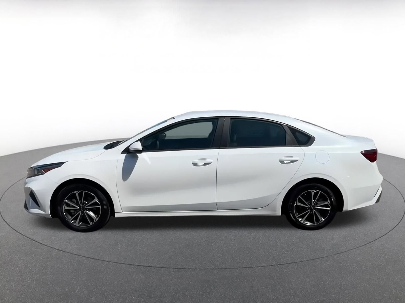 Thumbnail: 2024 Kia Forte - 10