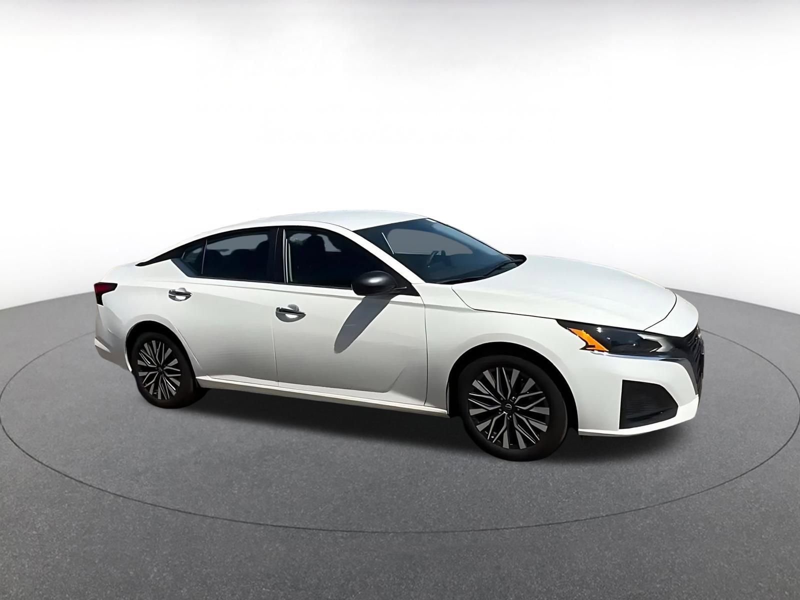 Thumbnail: 2025 Nissan Altima - 2