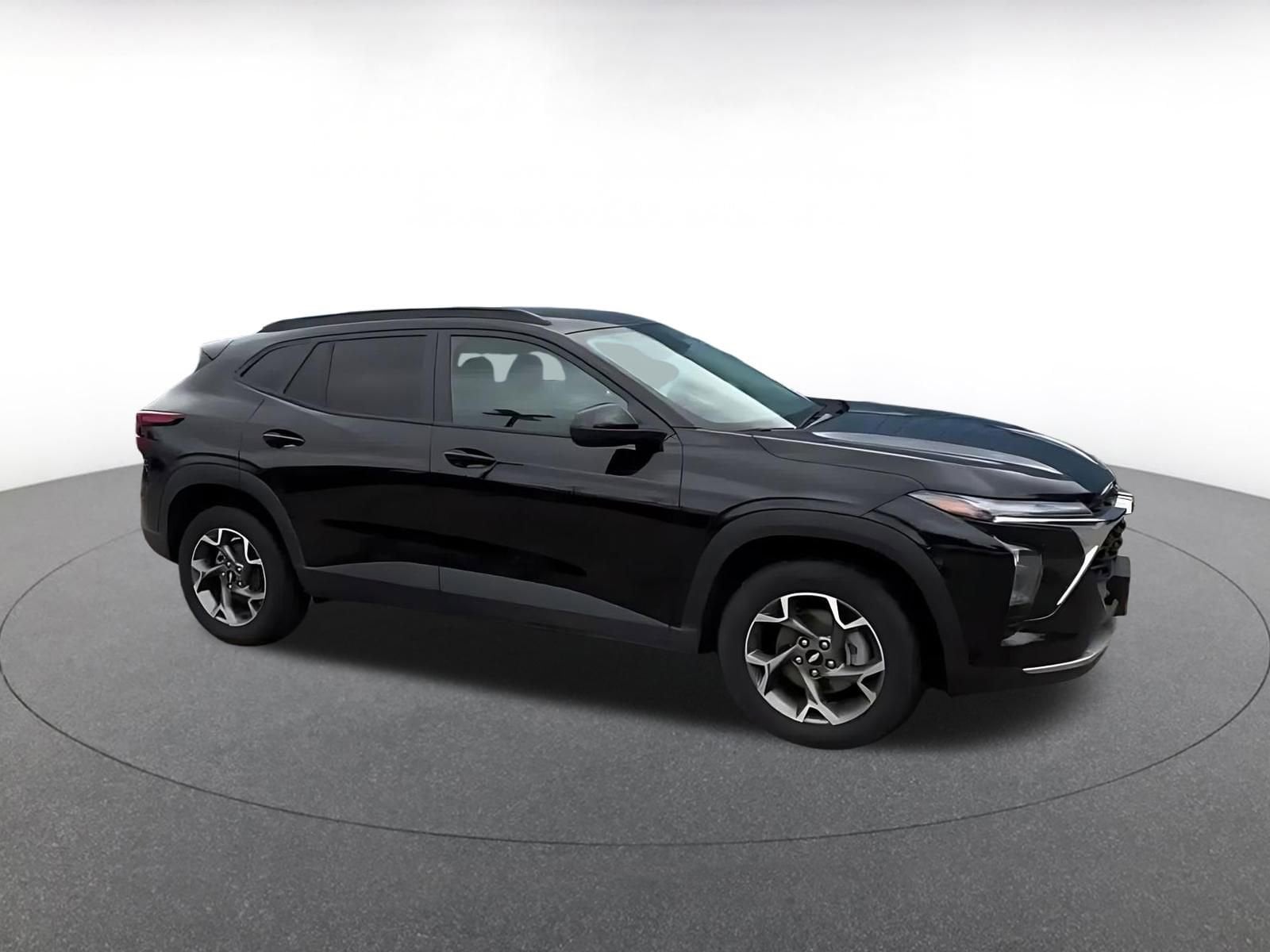 Thumbnail: 2025 Chevrolet Trax - 2