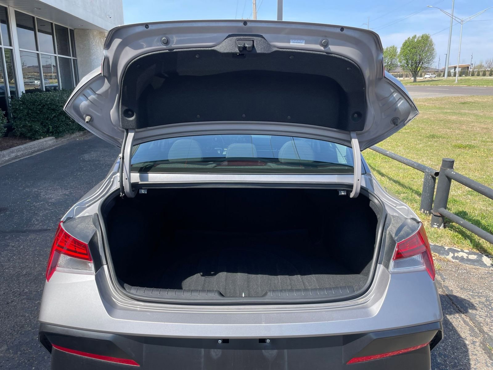 Thumbnail: 2025 Hyundai Elantra - 32