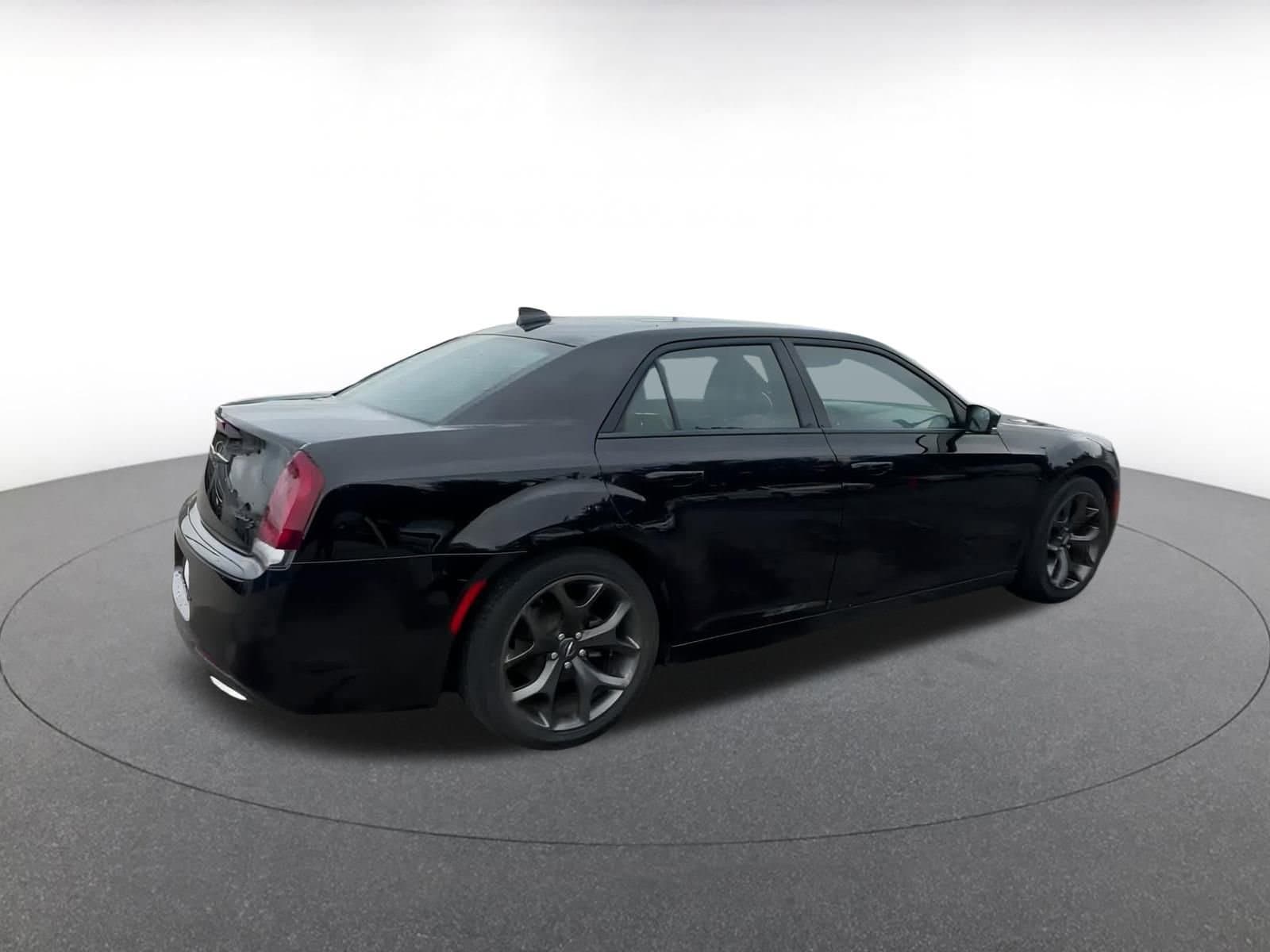 Thumbnail: 2022 Chrysler 300 - 15