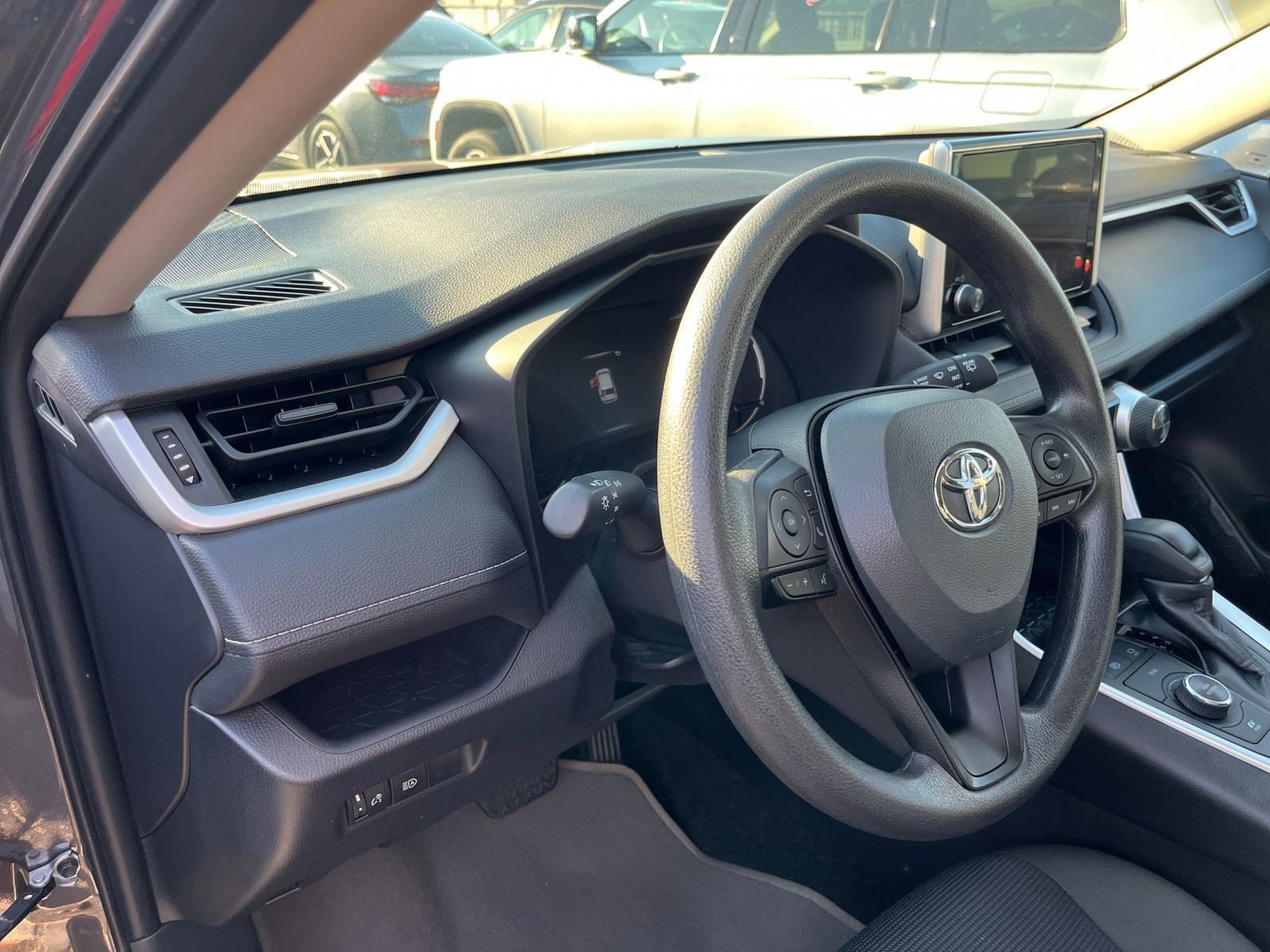 Thumbnail: 2025 Toyota RAV4 - 33