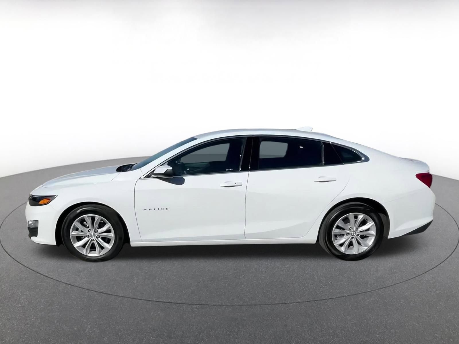 Thumbnail: 2024 Chevrolet Malibu - 9