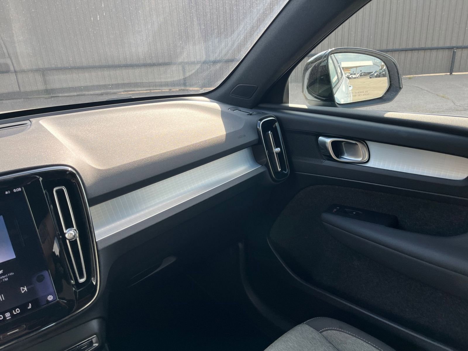 Thumbnail: 2024 Volvo XC40 - 33