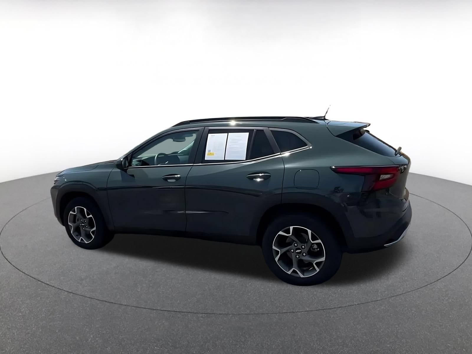 Thumbnail: 2025 Chevrolet Trax - 8