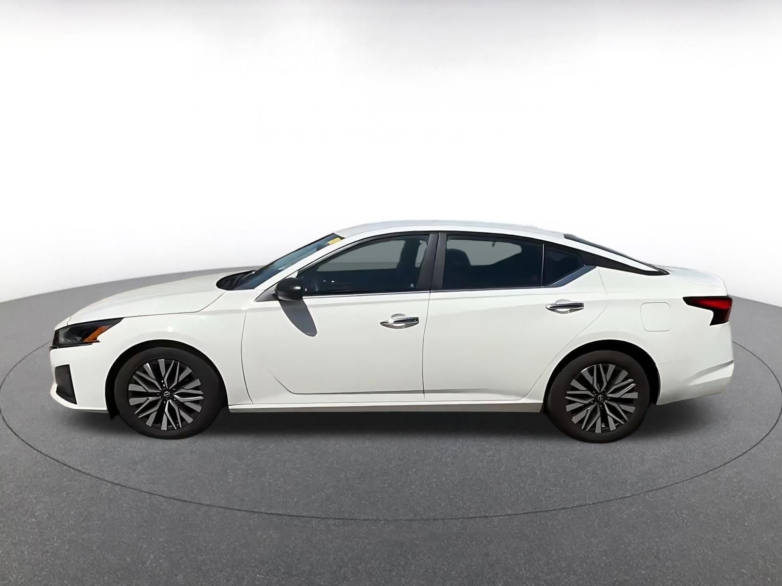 Thumbnail: 2025 Nissan Altima - 8