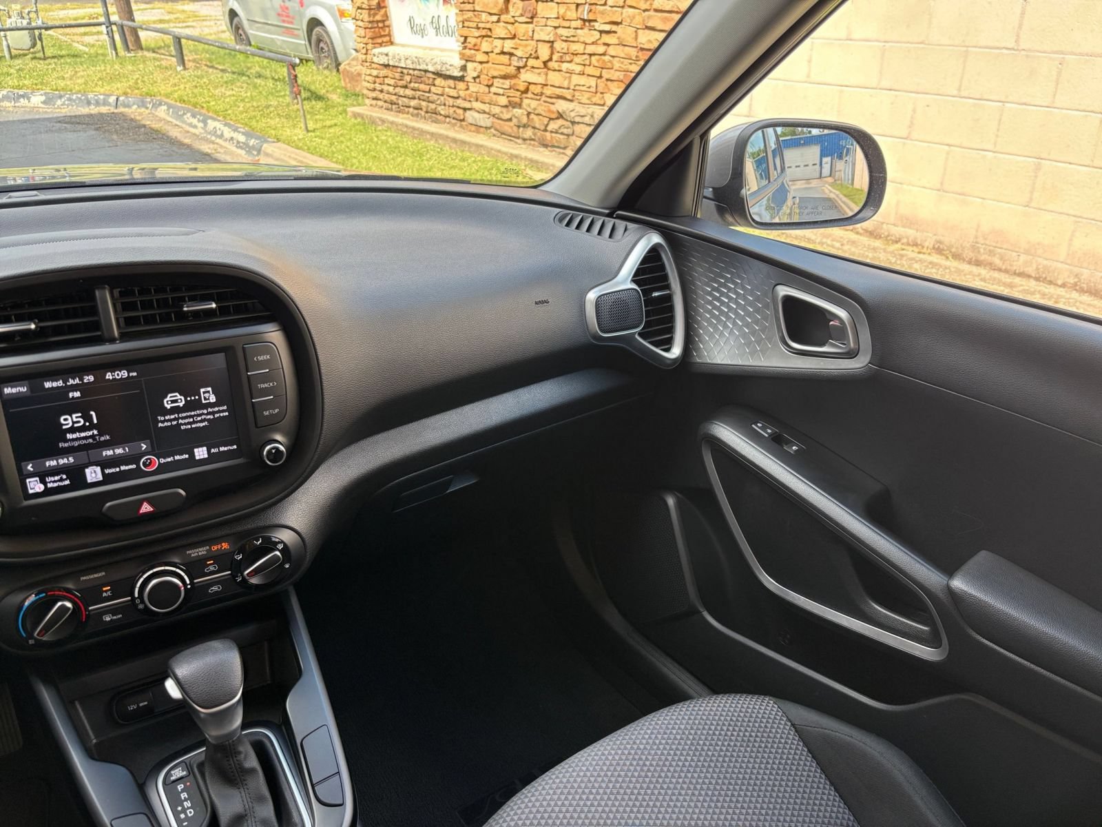Thumbnail: 2025 Kia Soul - 32
