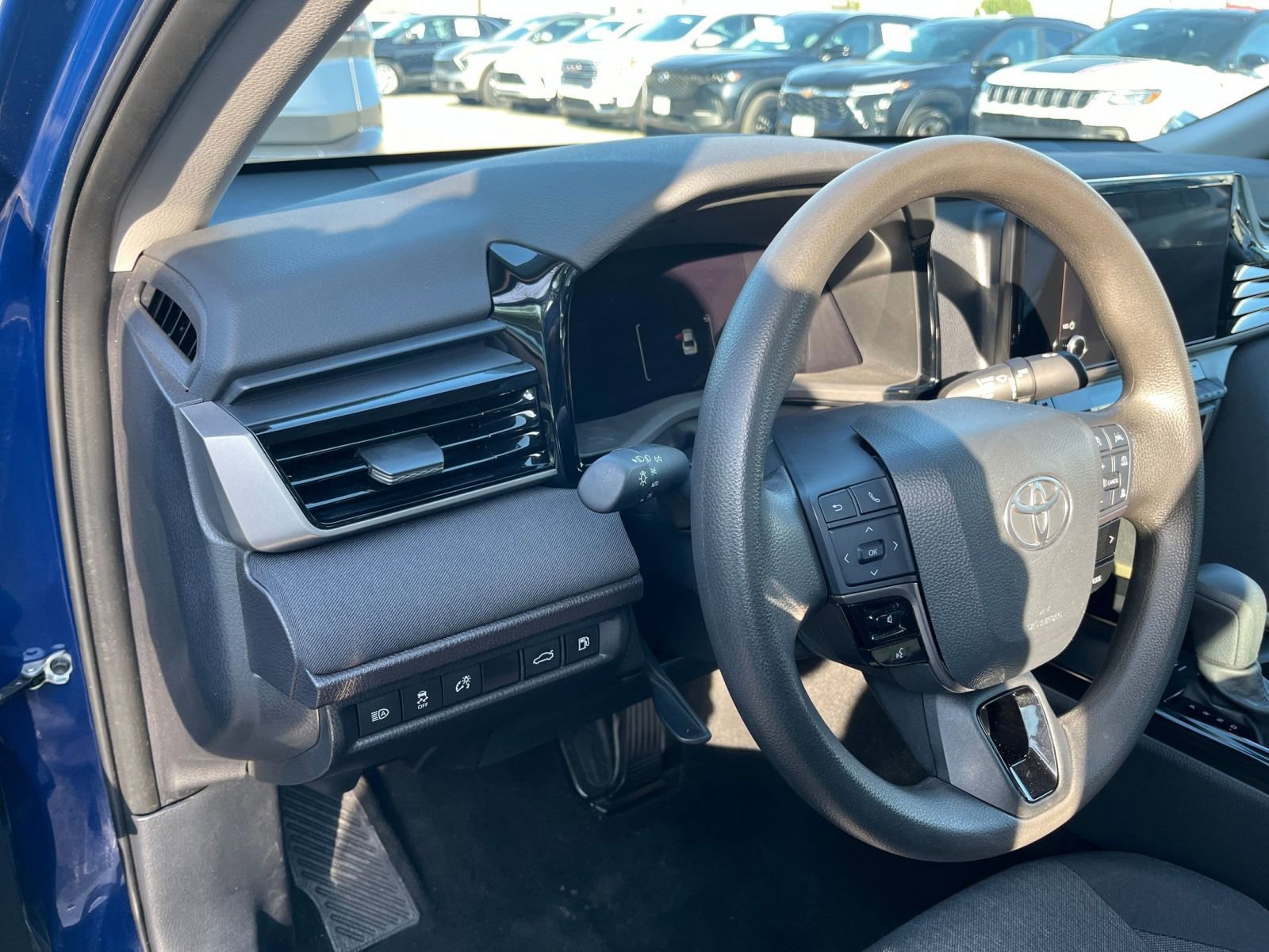 Thumbnail: 2025 Toyota Camry - 32