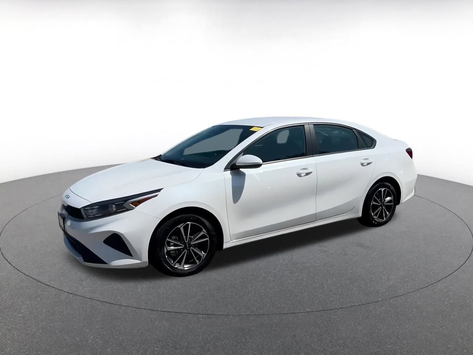 Thumbnail: 2024 Kia Forte - 9