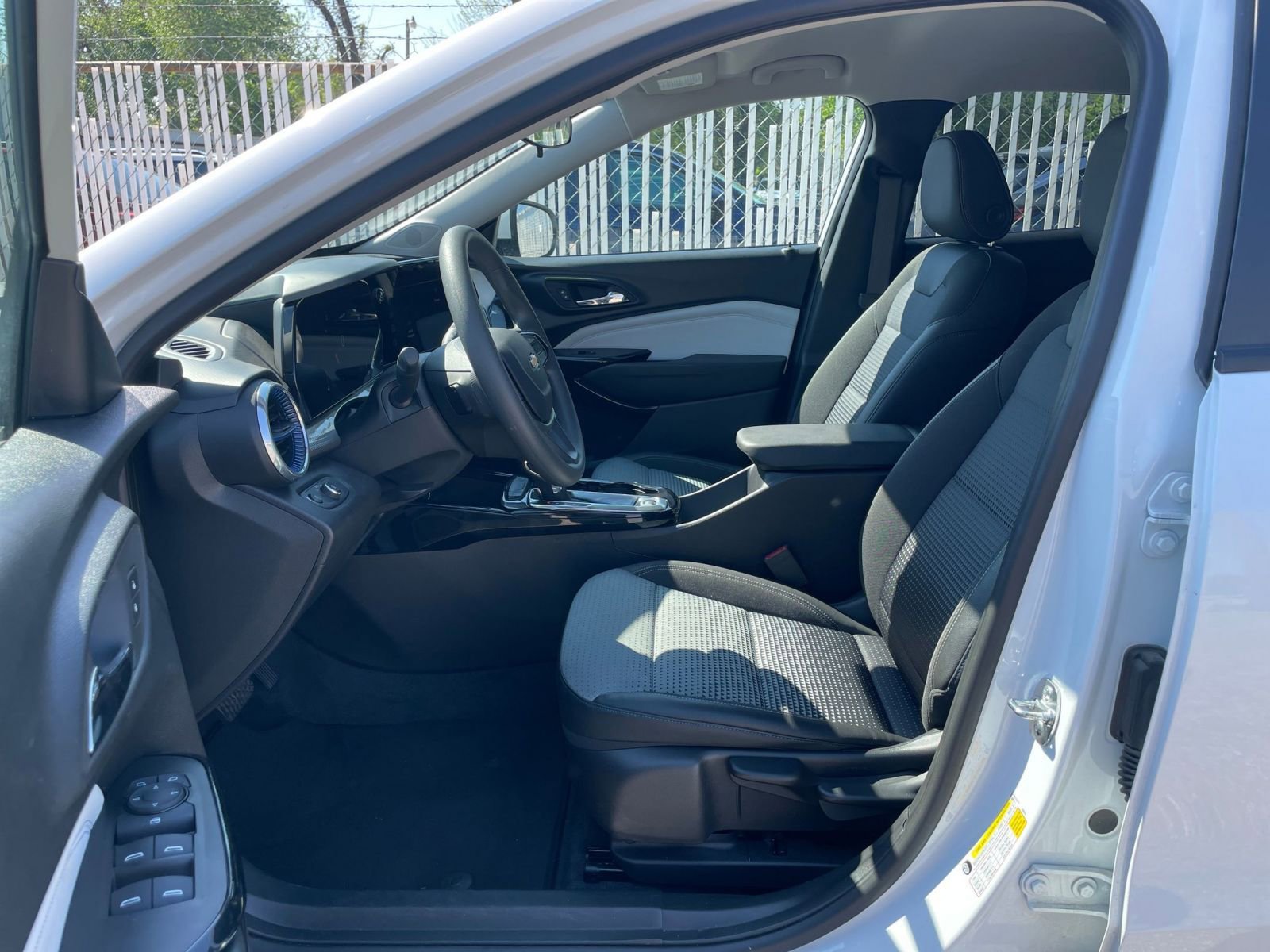 Thumbnail: 2025 Chevrolet Trax - 25