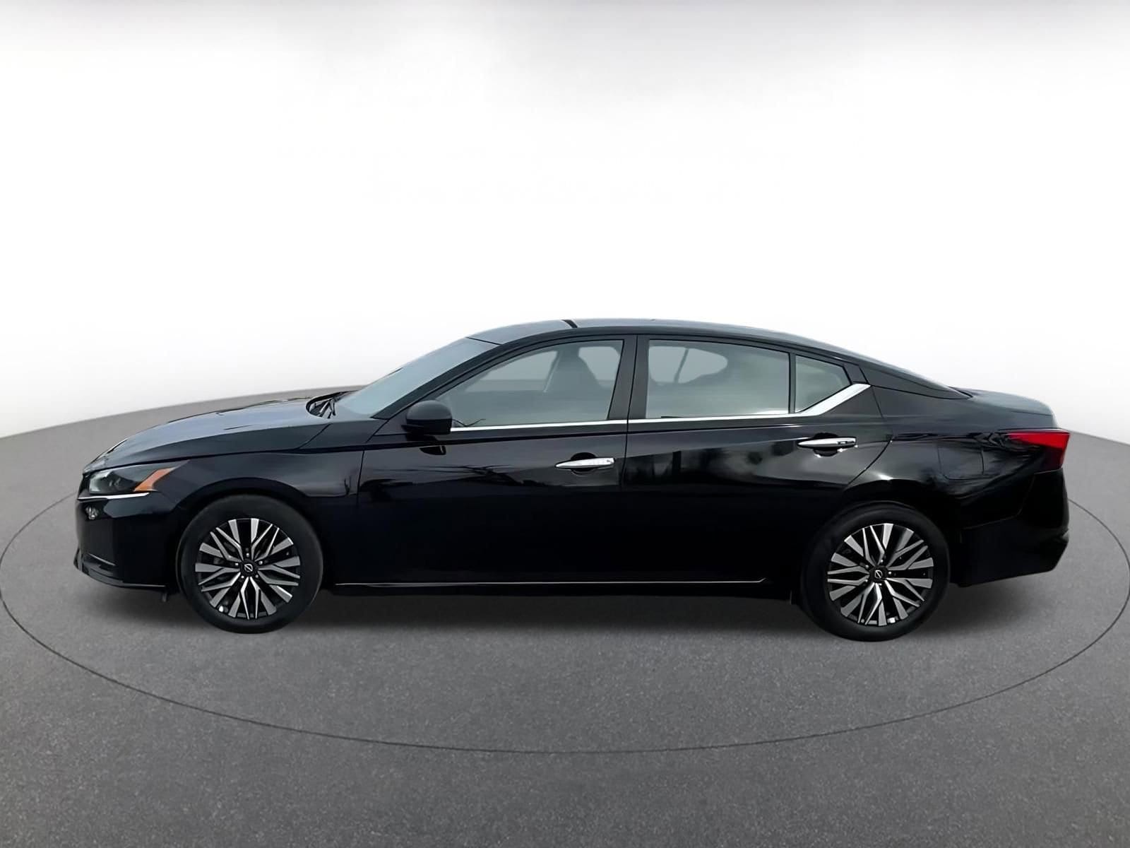 Thumbnail: 2025 Nissan Altima - 9