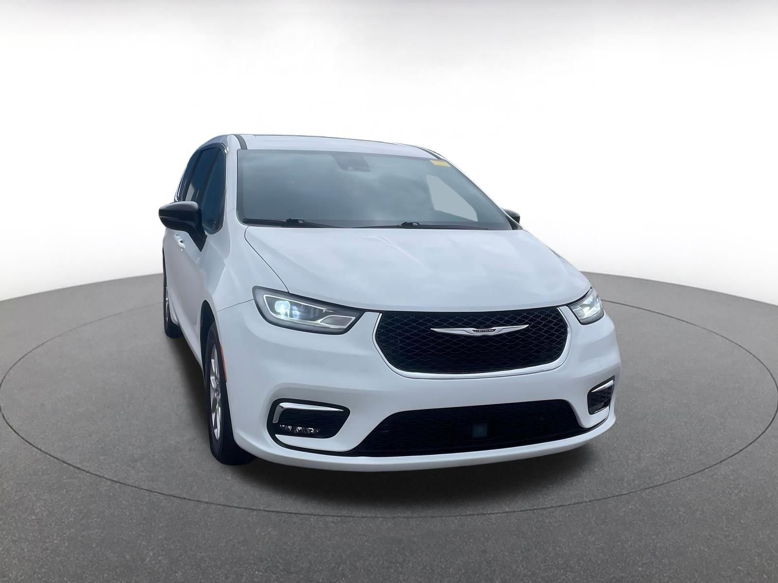 Thumbnail: 2025 Chrysler Pacifica - 1