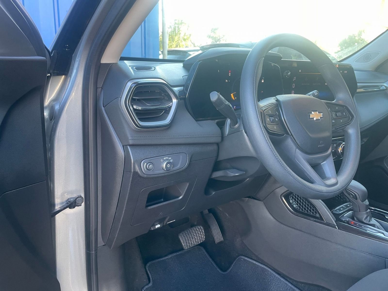 Thumbnail: 2025 Chevrolet TrailBlazer - 32