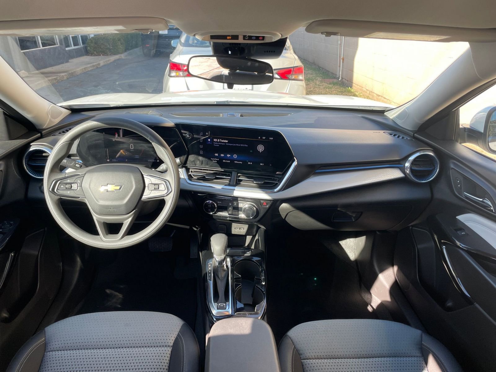 Thumbnail: 2025 Chevrolet Trax - 32