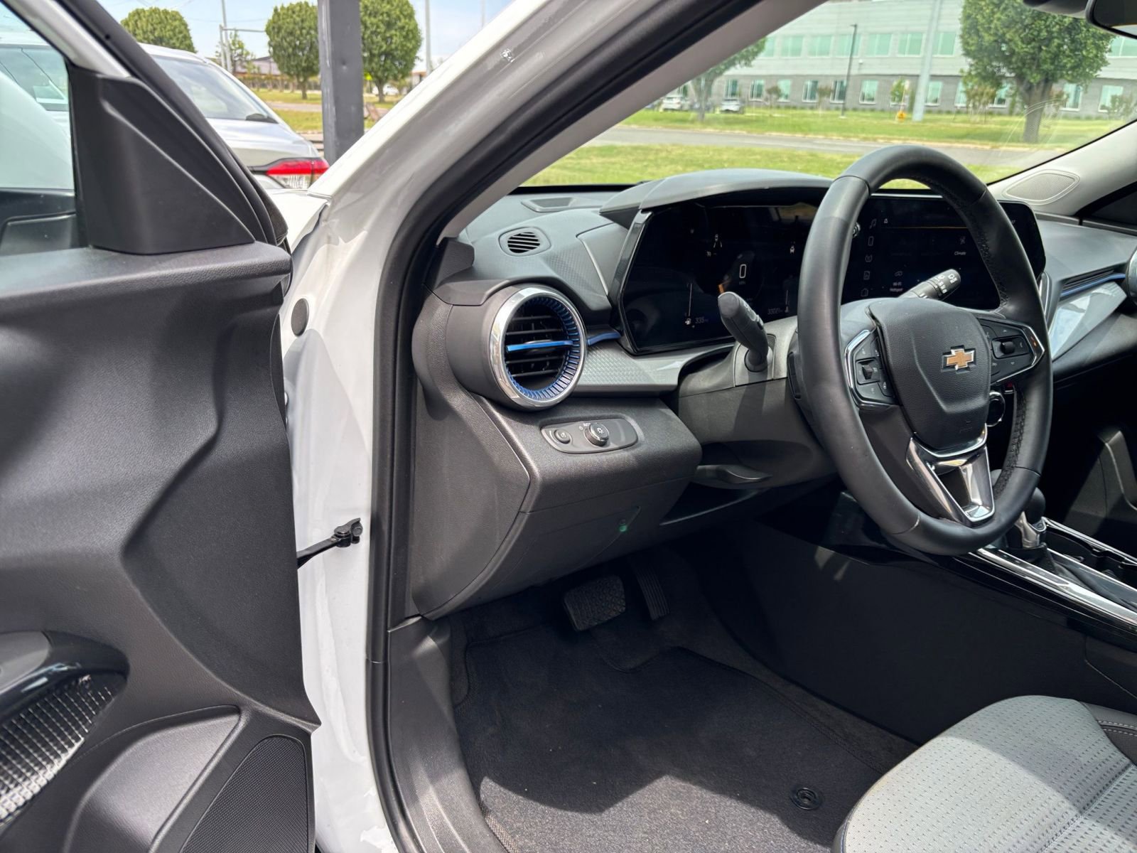 Thumbnail: 2025 Chevrolet Trax - 33