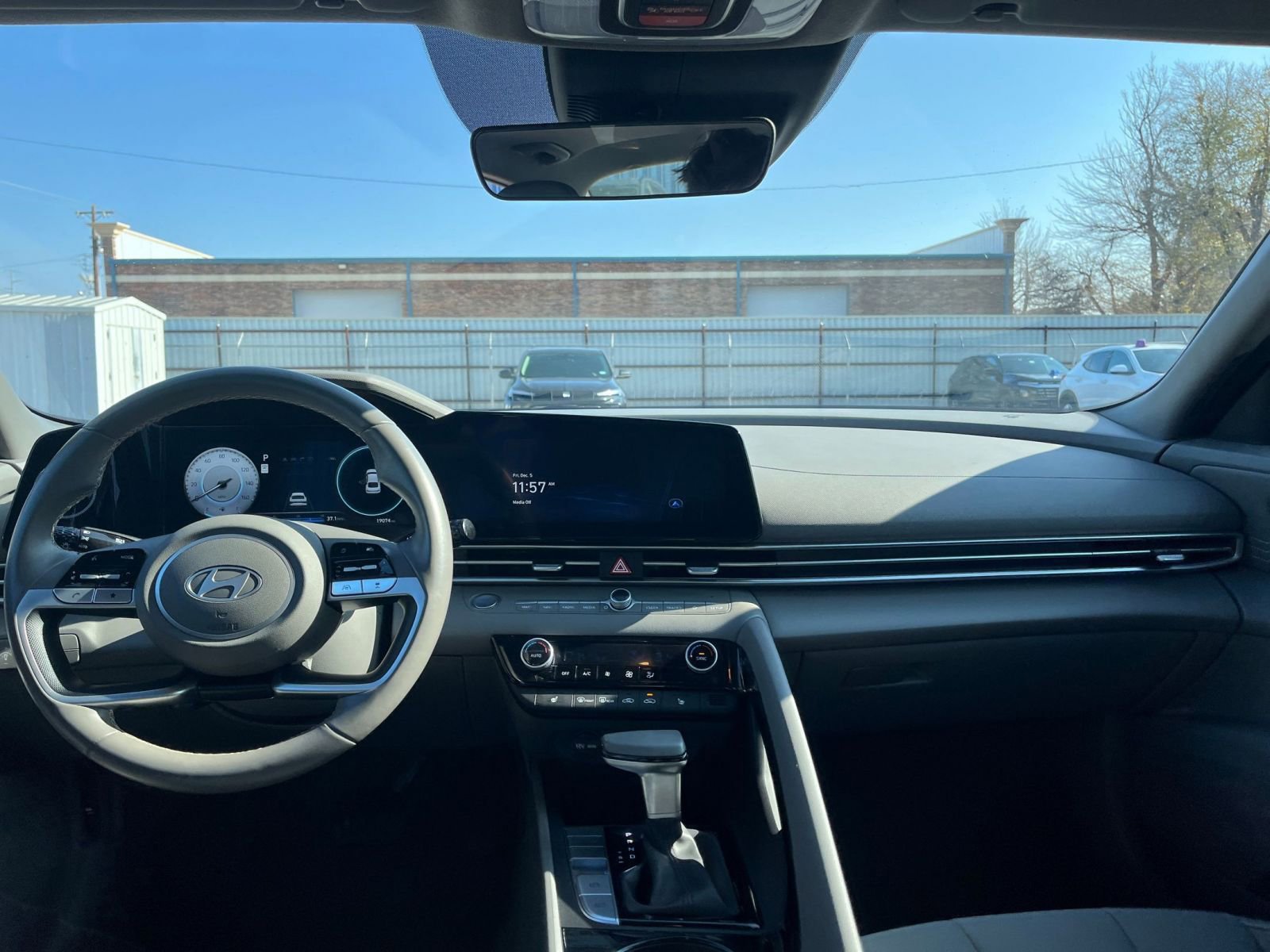 Thumbnail: 2025 Hyundai Elantra - 33