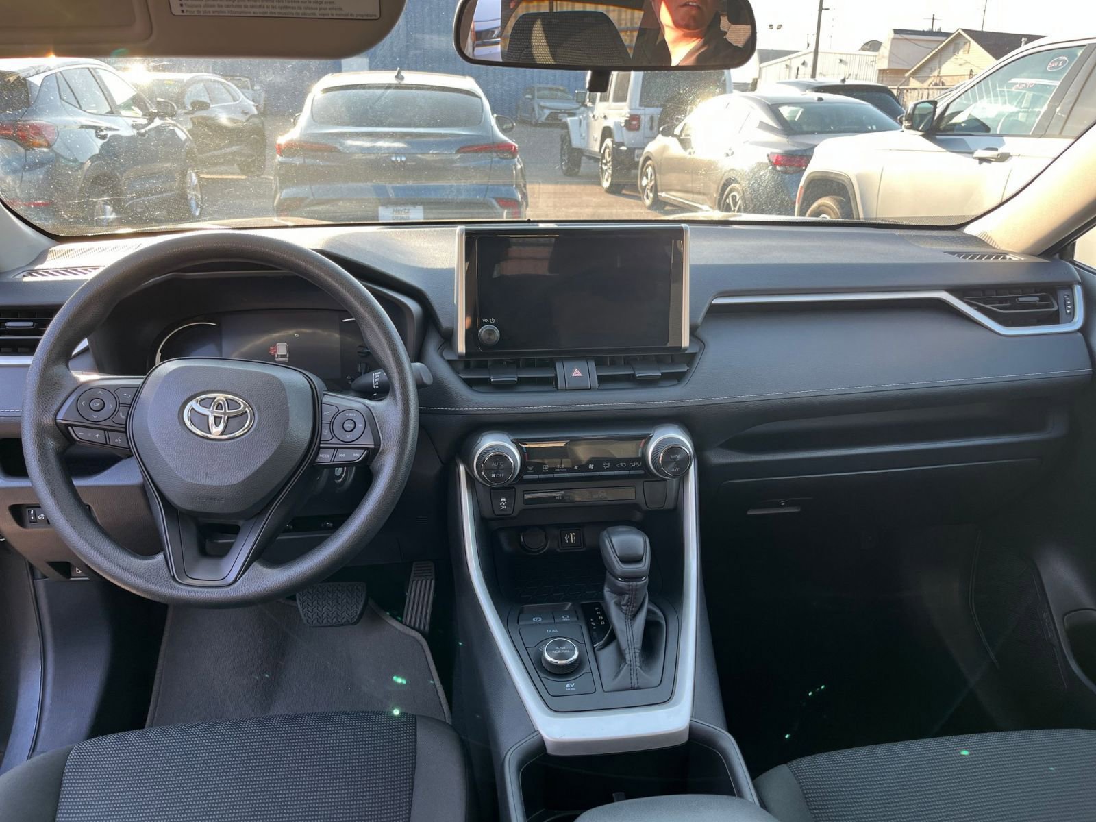 Thumbnail: 2025 Toyota RAV4 - 32