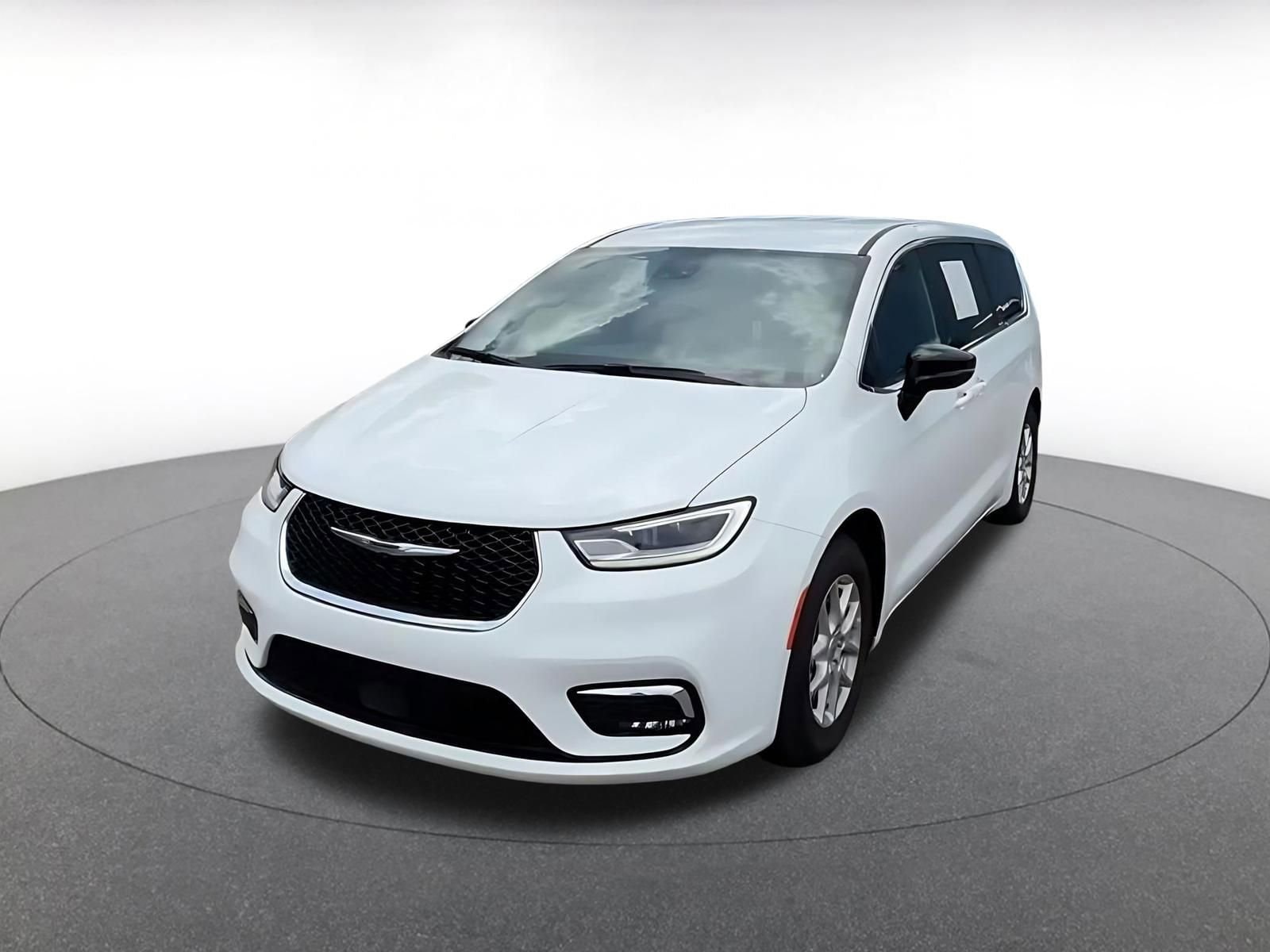 Thumbnail: 2025 Chrysler Pacifica - 7