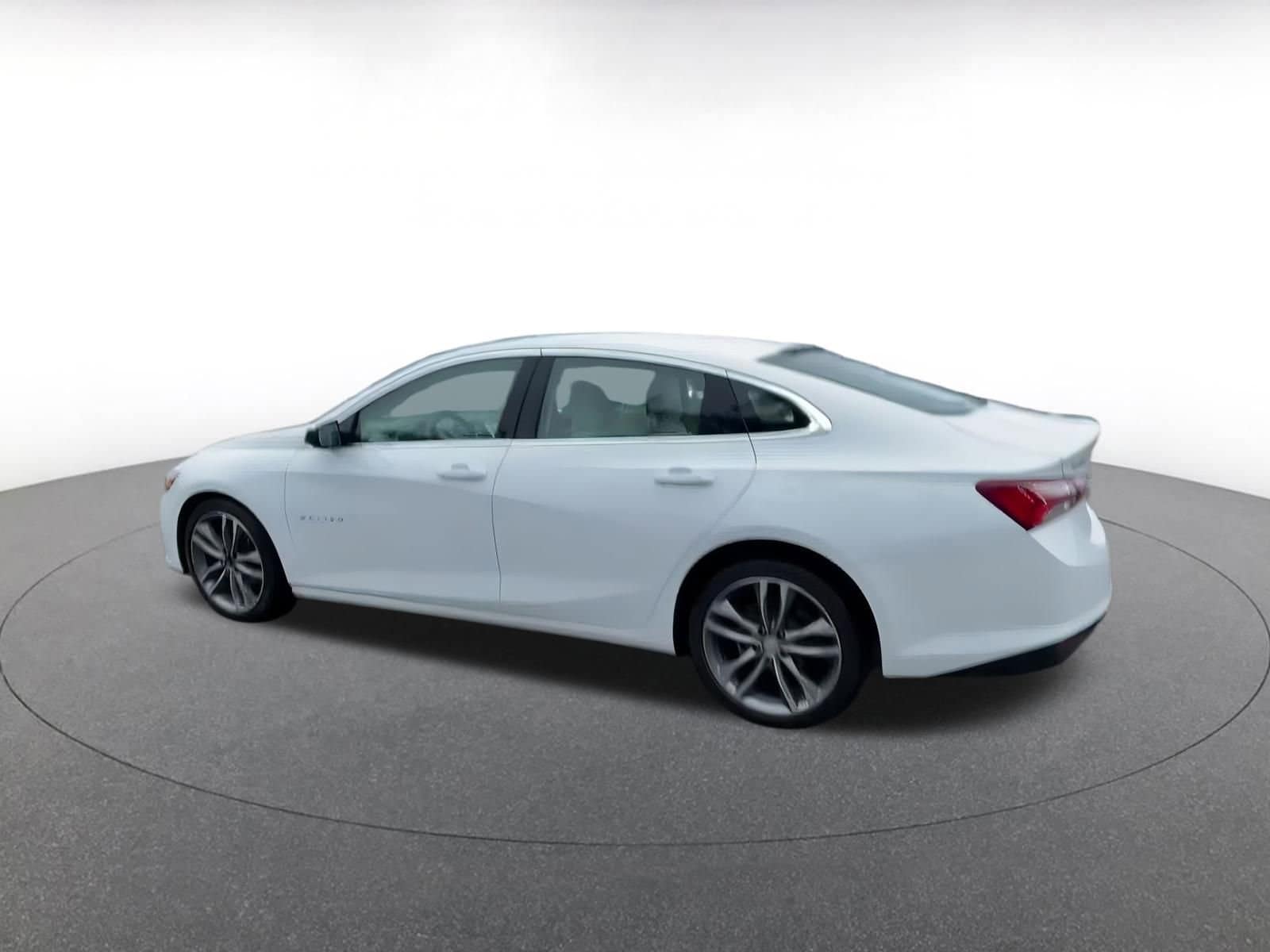 Thumbnail: 2024 Chevrolet Malibu - 10