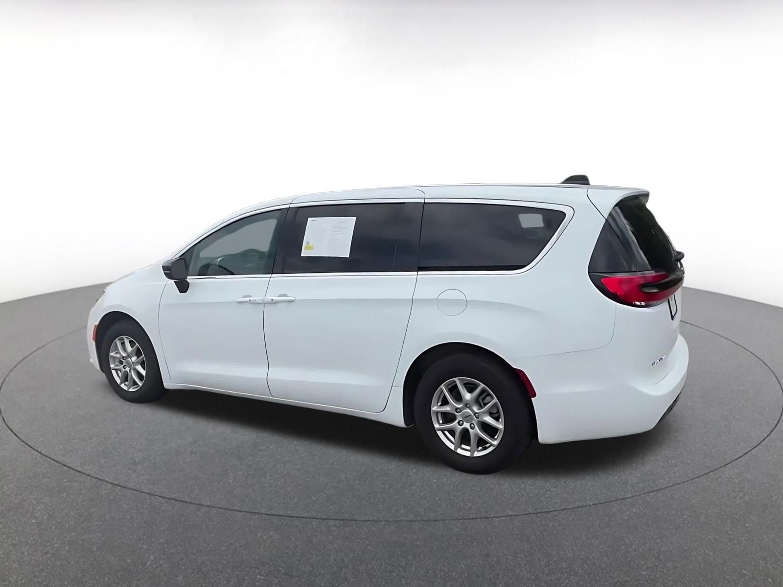 Thumbnail: 2025 Chrysler Pacifica - 10