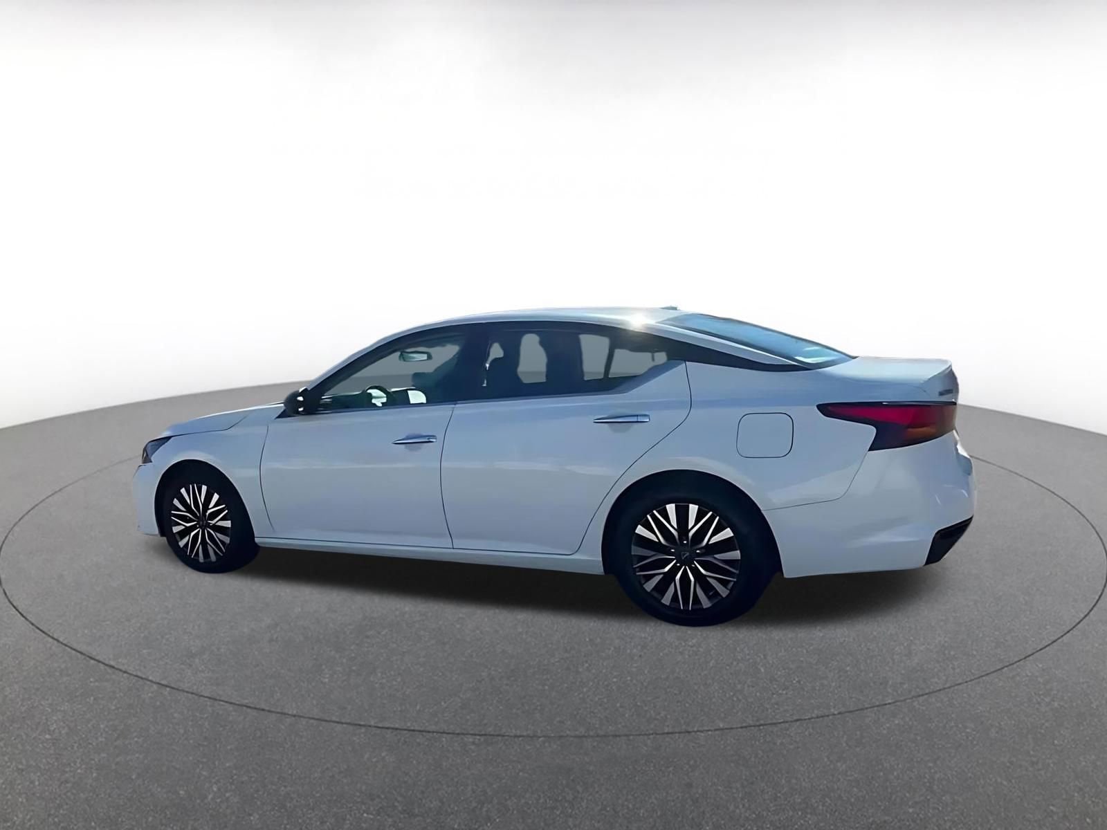 Thumbnail: 2025 Nissan Altima - 10