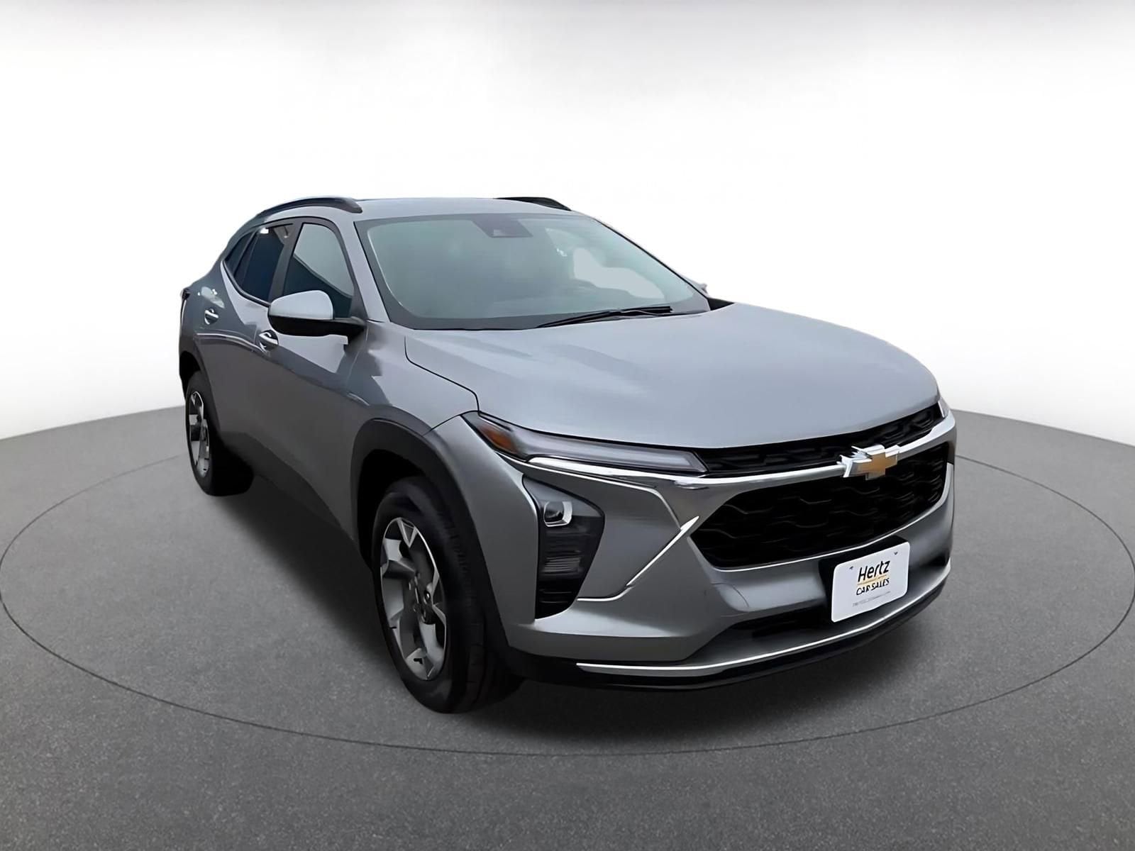 Thumbnail: 2025 Chevrolet Trax - 3