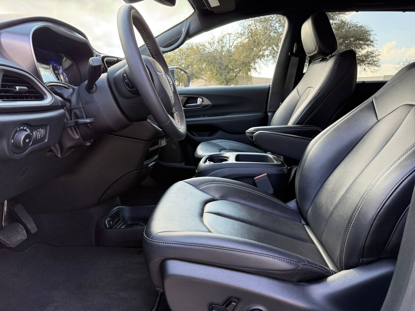 Thumbnail: 2025 Chrysler Pacifica - 29