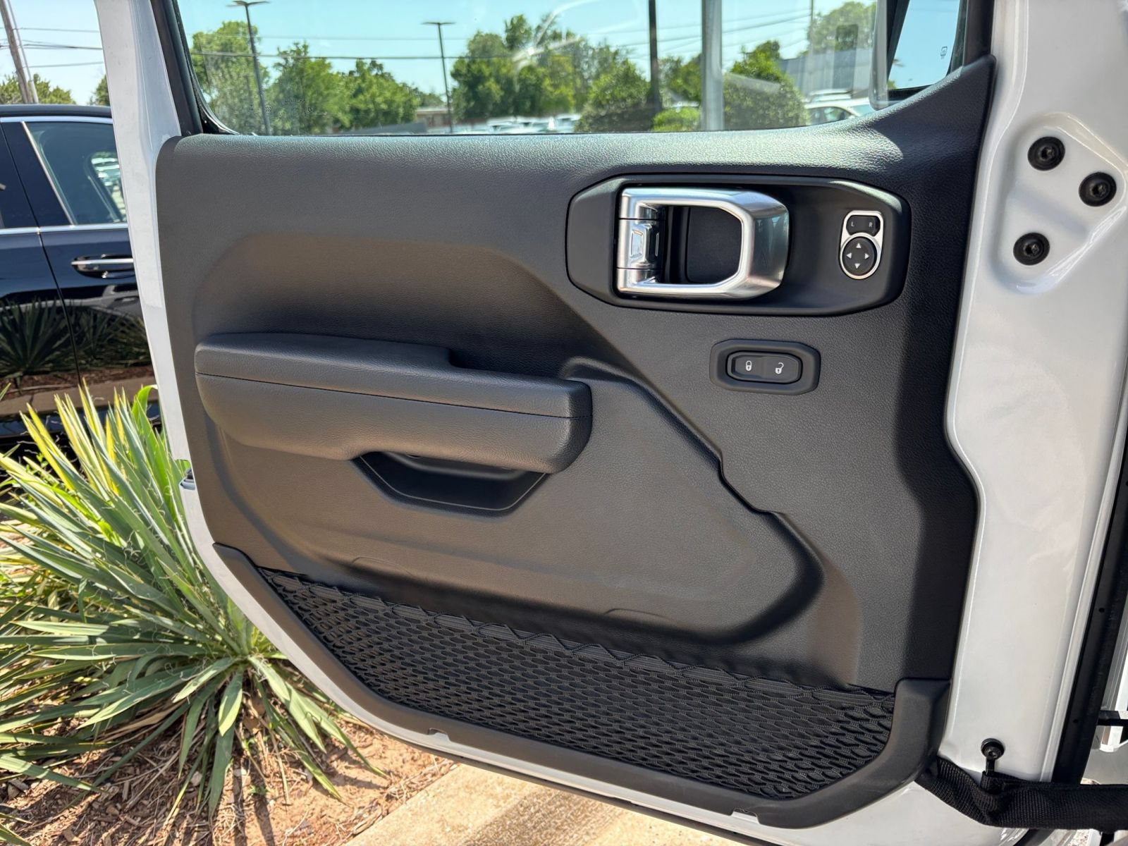 Thumbnail: 2025 Jeep Wrangler - 18