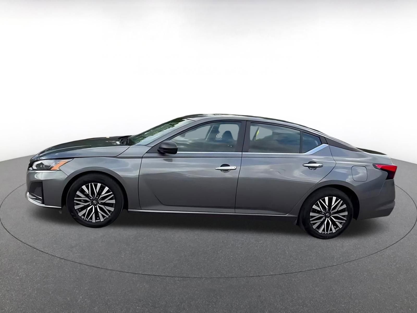 Thumbnail: 2025 Nissan Altima - 9