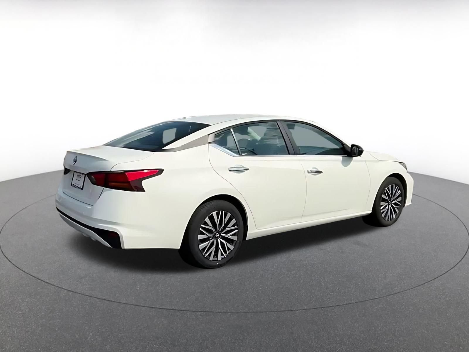 Thumbnail: 2025 Nissan Altima - 14