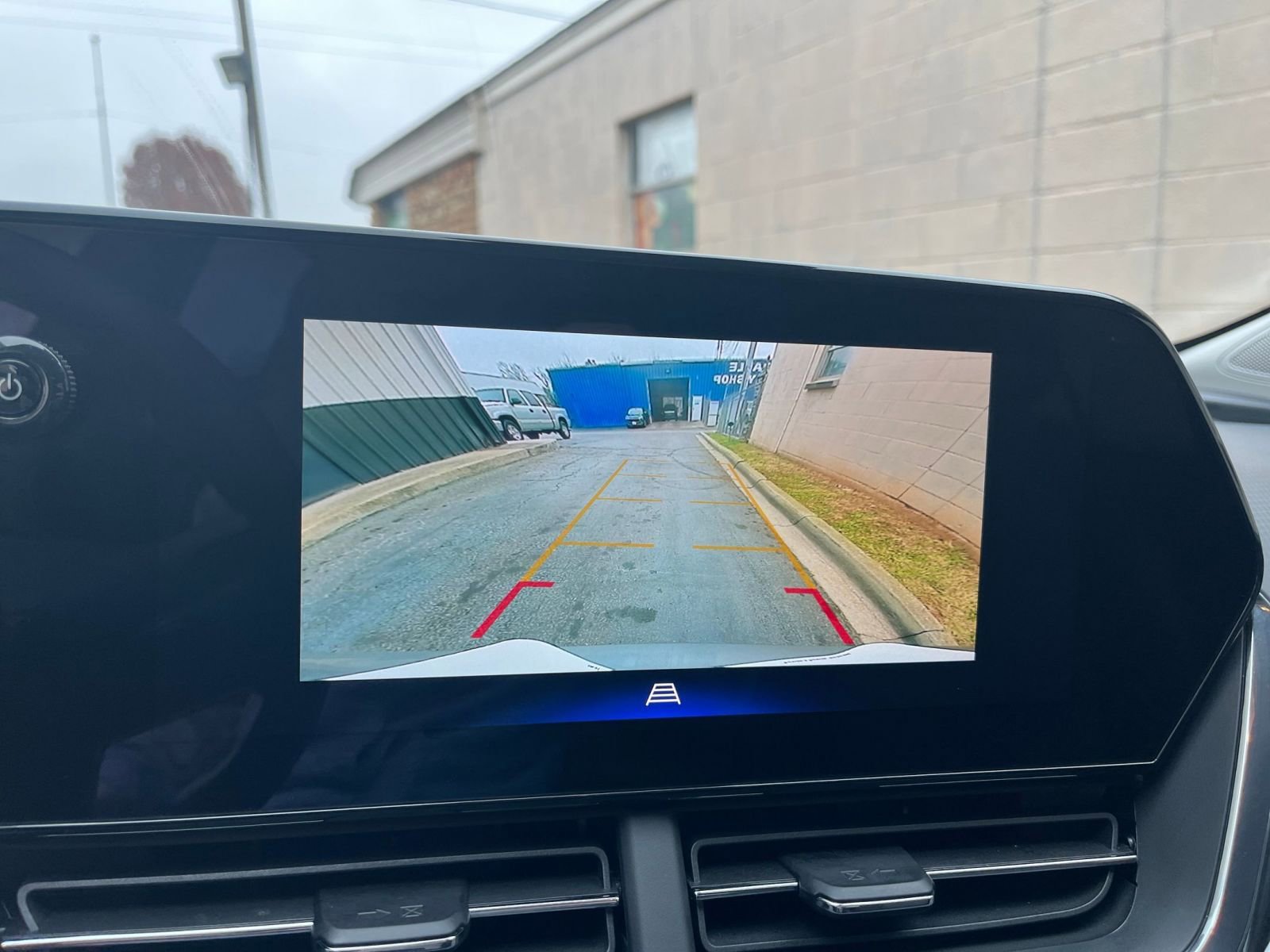 Thumbnail: 2025 Chevrolet Trax - 17