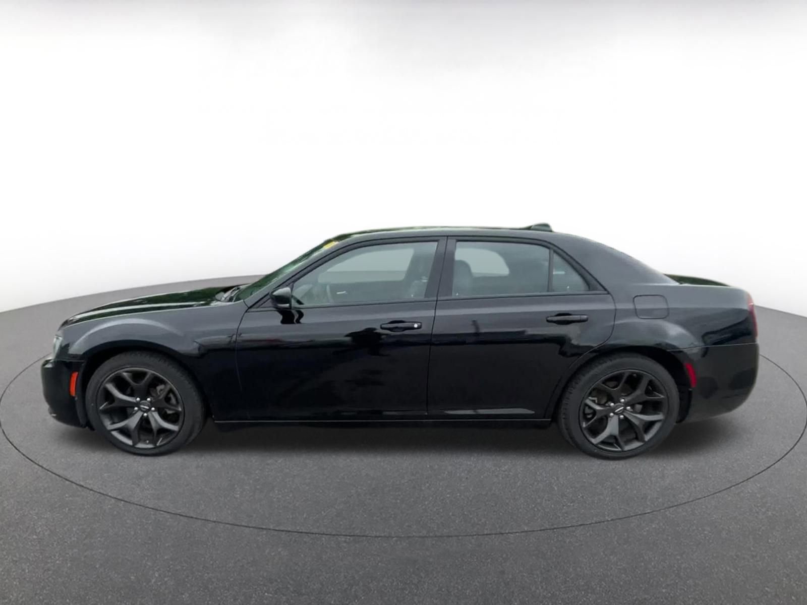 Thumbnail: 2022 Chrysler 300 - 8